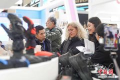 2026哈尔滨国际冰雪经济博览会开幕 加拿大官员“取经”中国冰雪产业发展经验